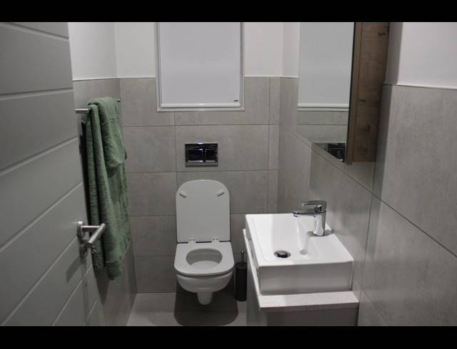 2 BEDROOM APARTMENT TO LET IN GEORGE CENTRAL